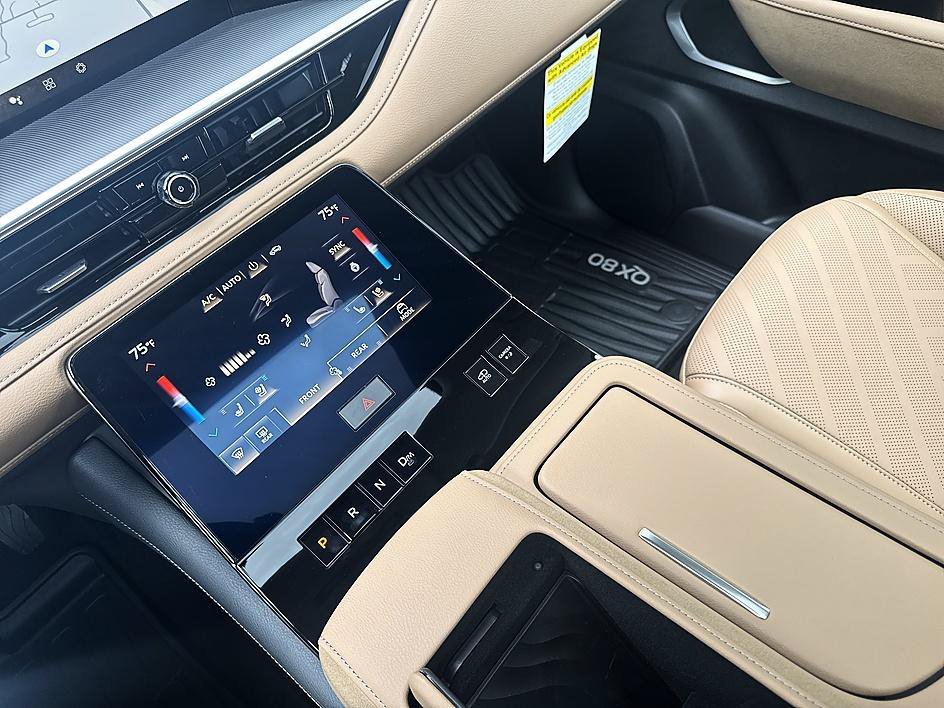 New 2027 Radiant White INFINITI LUXE image 18
