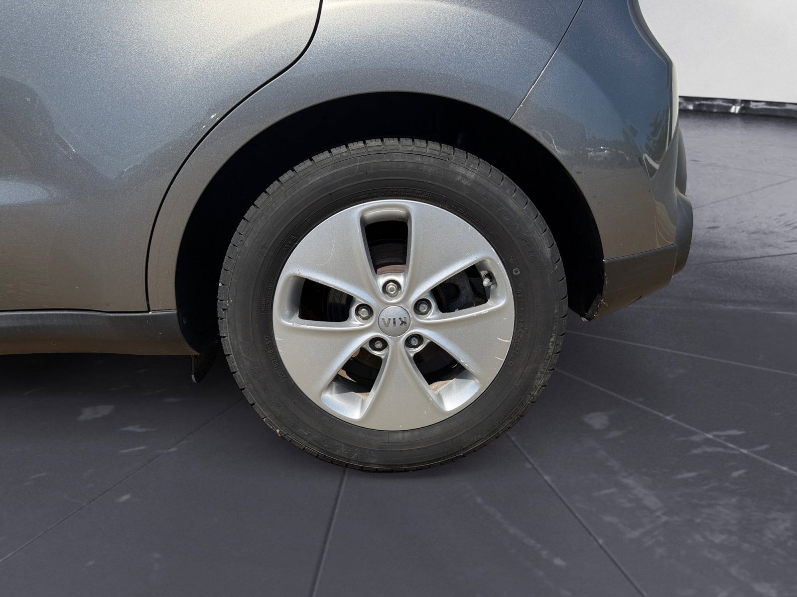 Used 2015 Titanium Gray Kia Base image 39