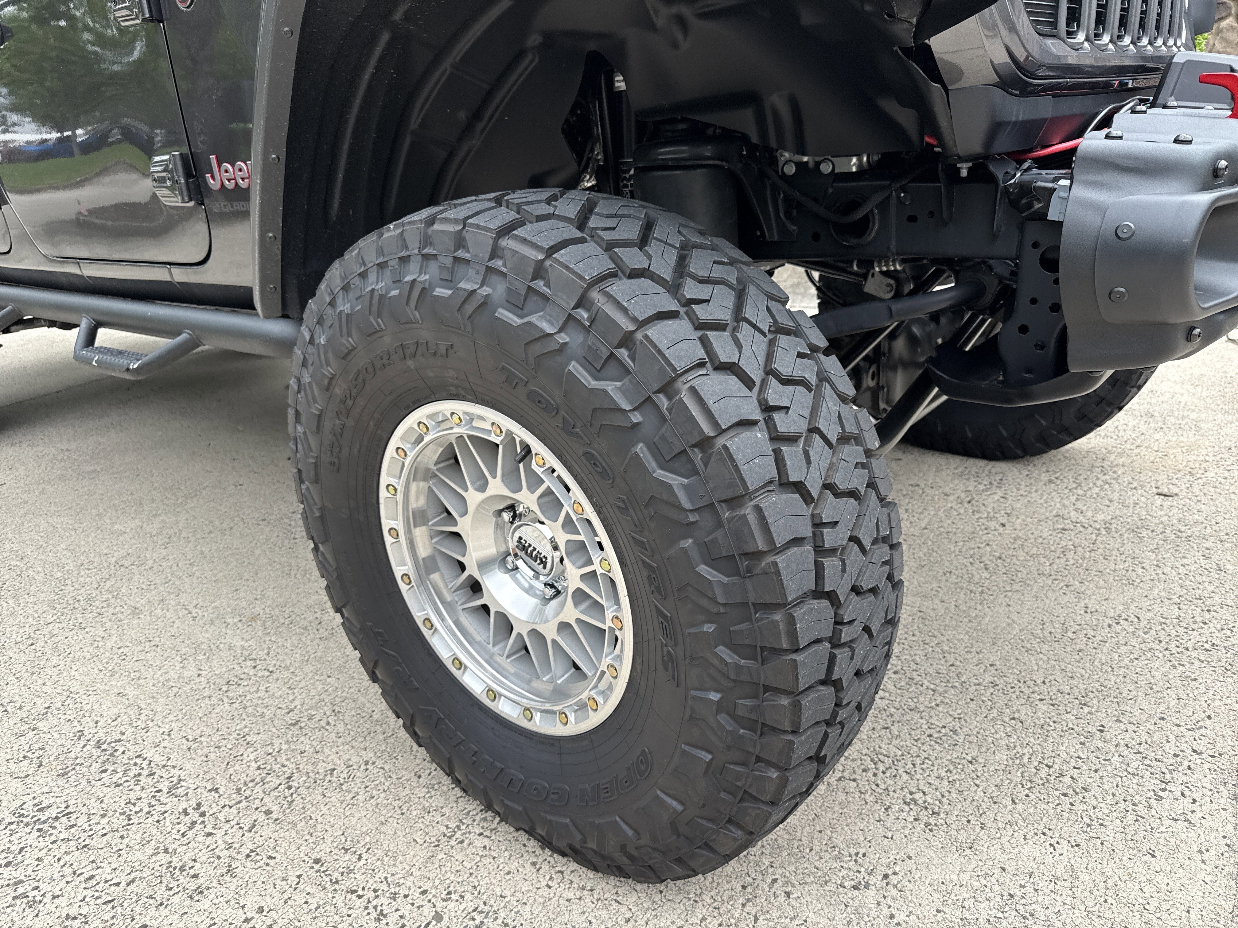 New 2026 Granite Crystal Metallic Clearcoat Jeep Rubicon X image 21