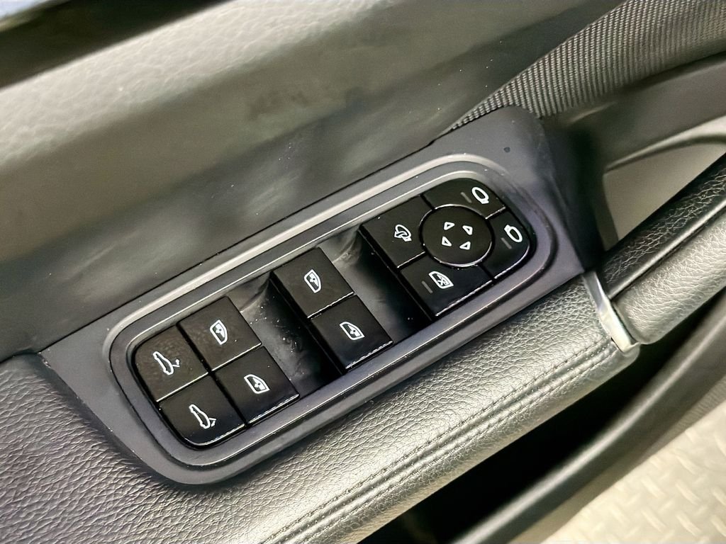 Used 2020  Porsche  image 19