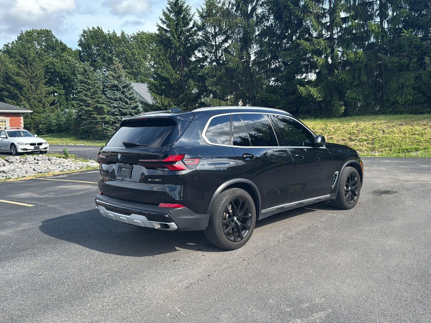 Used 2024 Black Sapphire Metallic BMW xDrive40i image 3