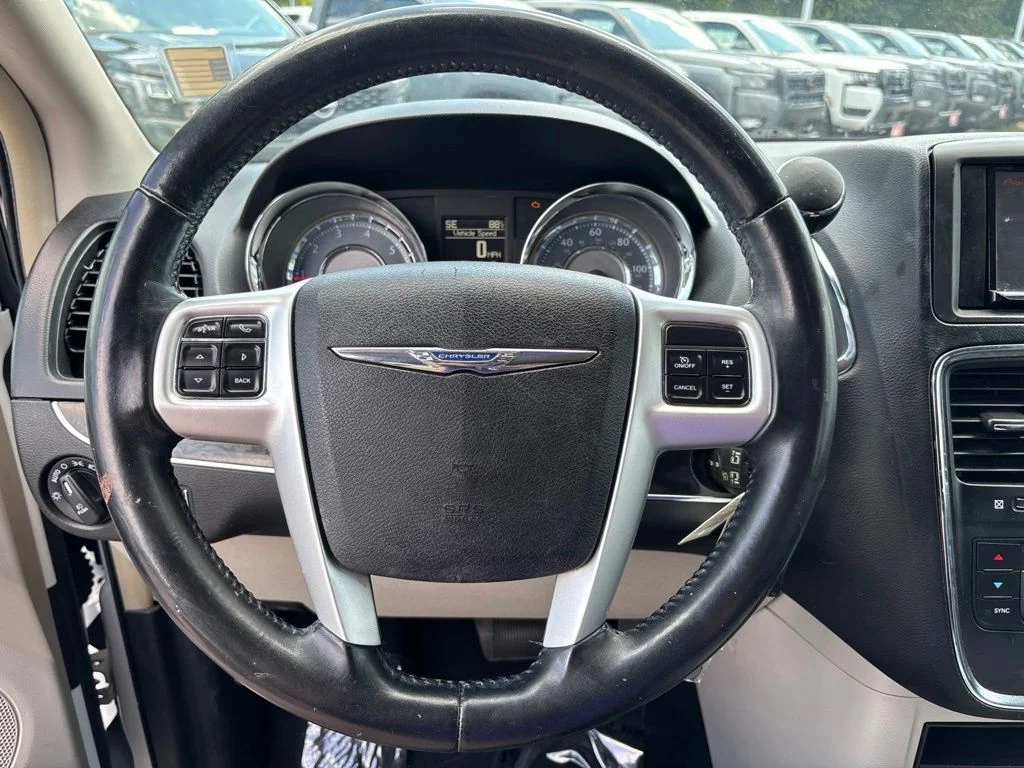 Used 2014 White Chrysler Touring image 10