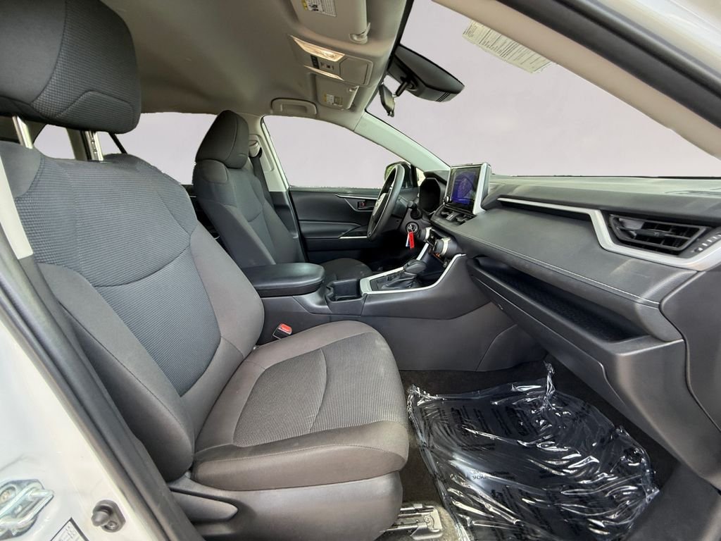 Used 2025 White Toyota LE image 17