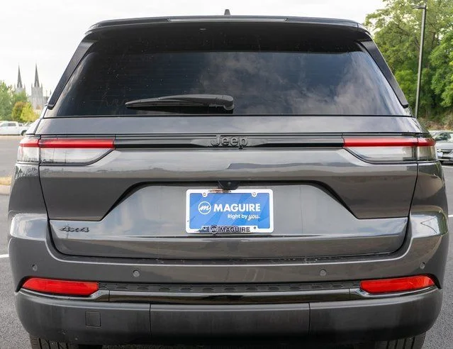 Used 2025 Gray Jeep Altitude X image 7