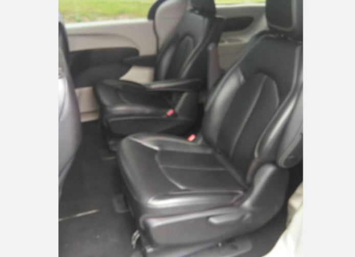 Used 2023 Brilliant Black Crystal Pearlcoat Chrysler Touring L image 8