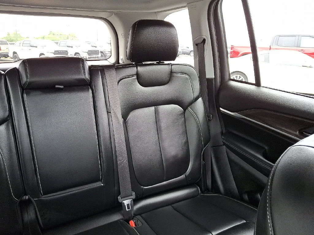Used 2022 Silver Jeep Limited 4x4 image 21