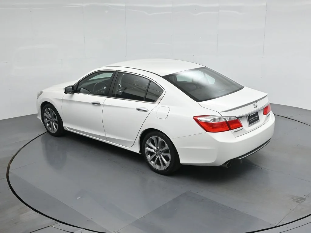 Used 2013  Honda Sport image 37