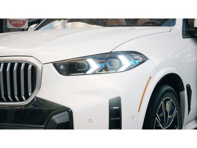 New 2026 White Metallic BMW xDrive40i image 6