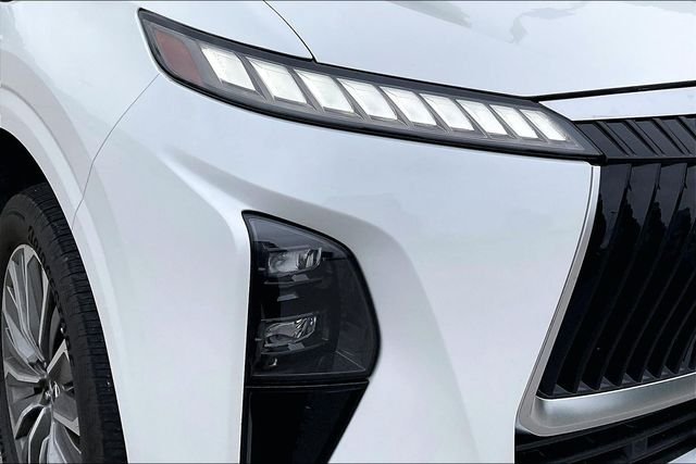 Used 2025 White INFINITI SENSORY image 28