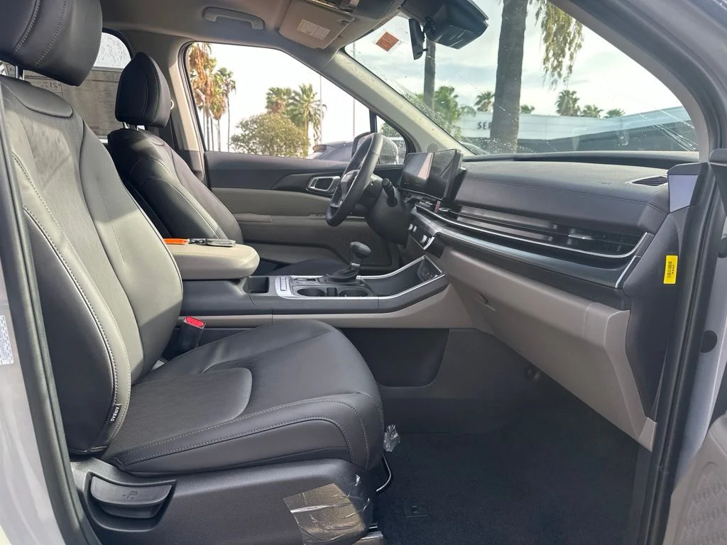 New 2027 White Kia LXS image 7