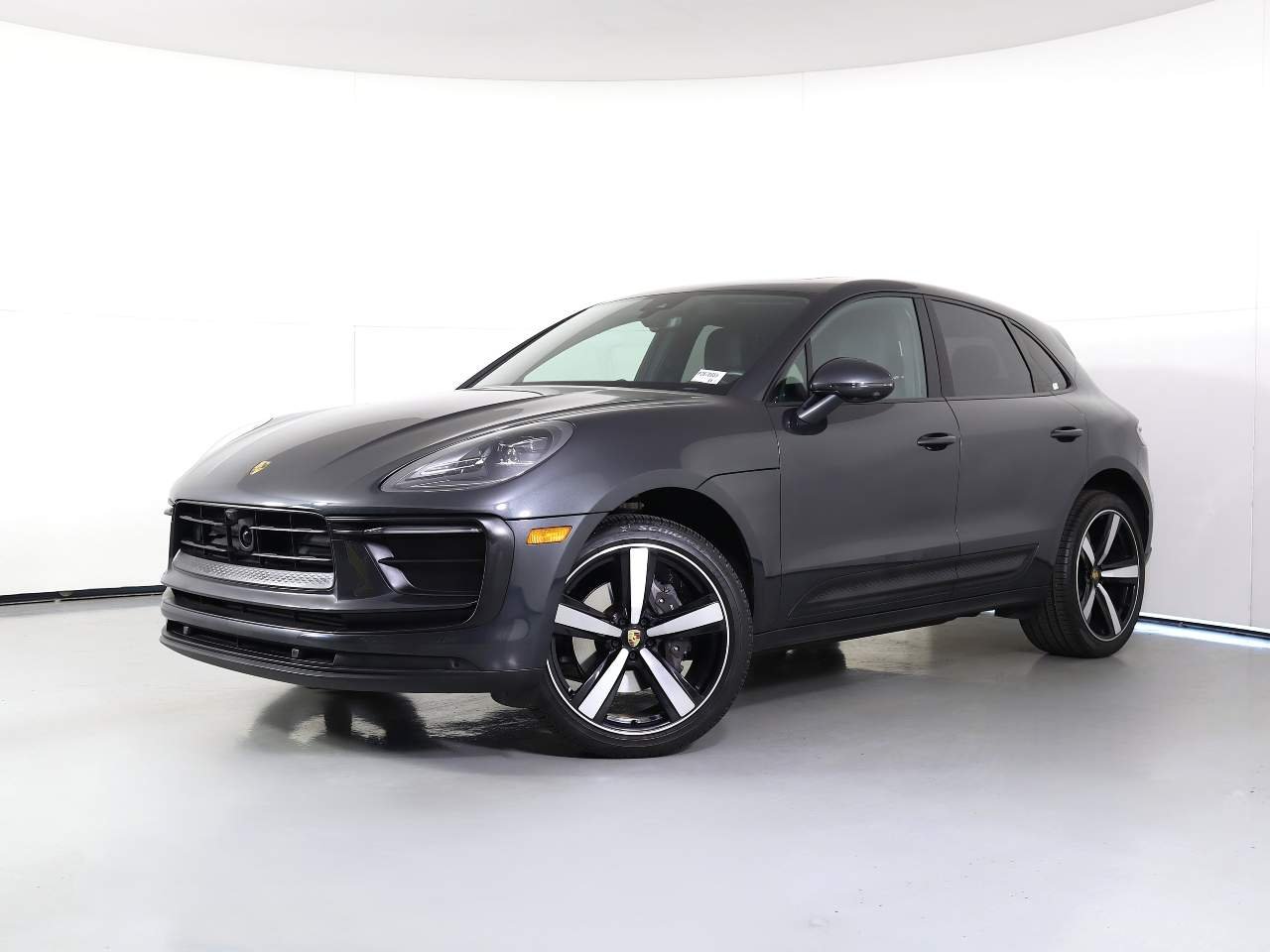 2025 Porsche Macan's photo