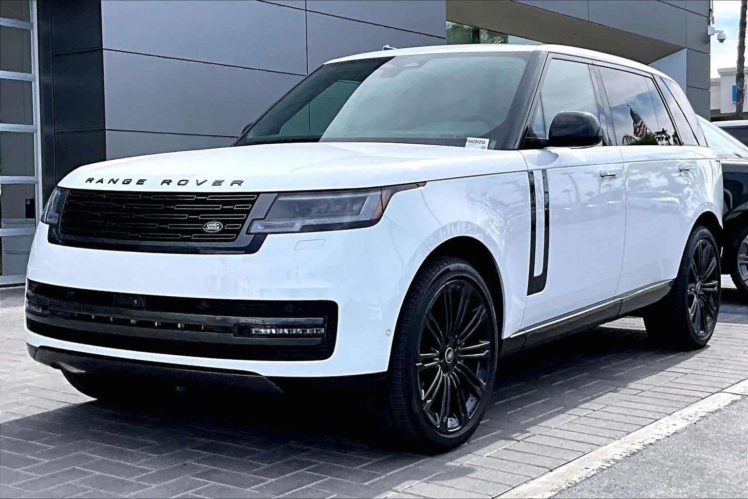 2025 Land Rover Range Rover SE