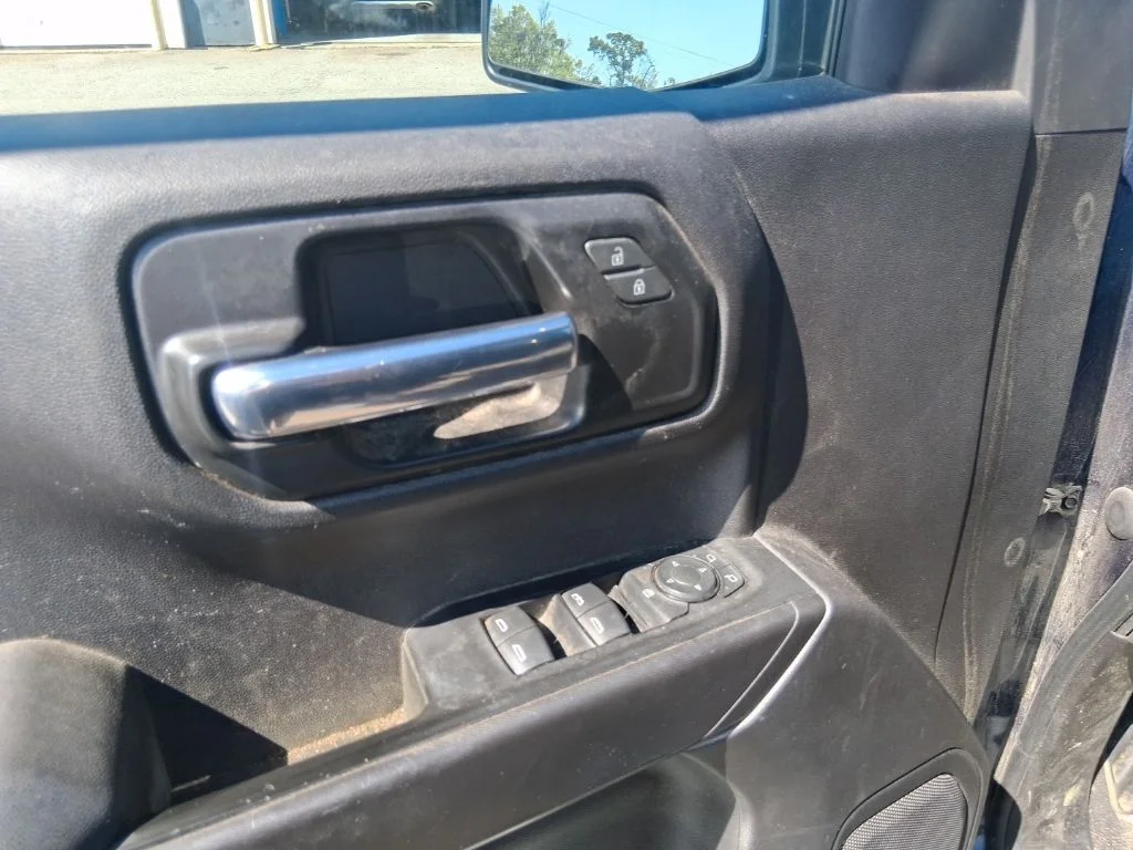 Used 2020 Blue Chevrolet Custom image 8