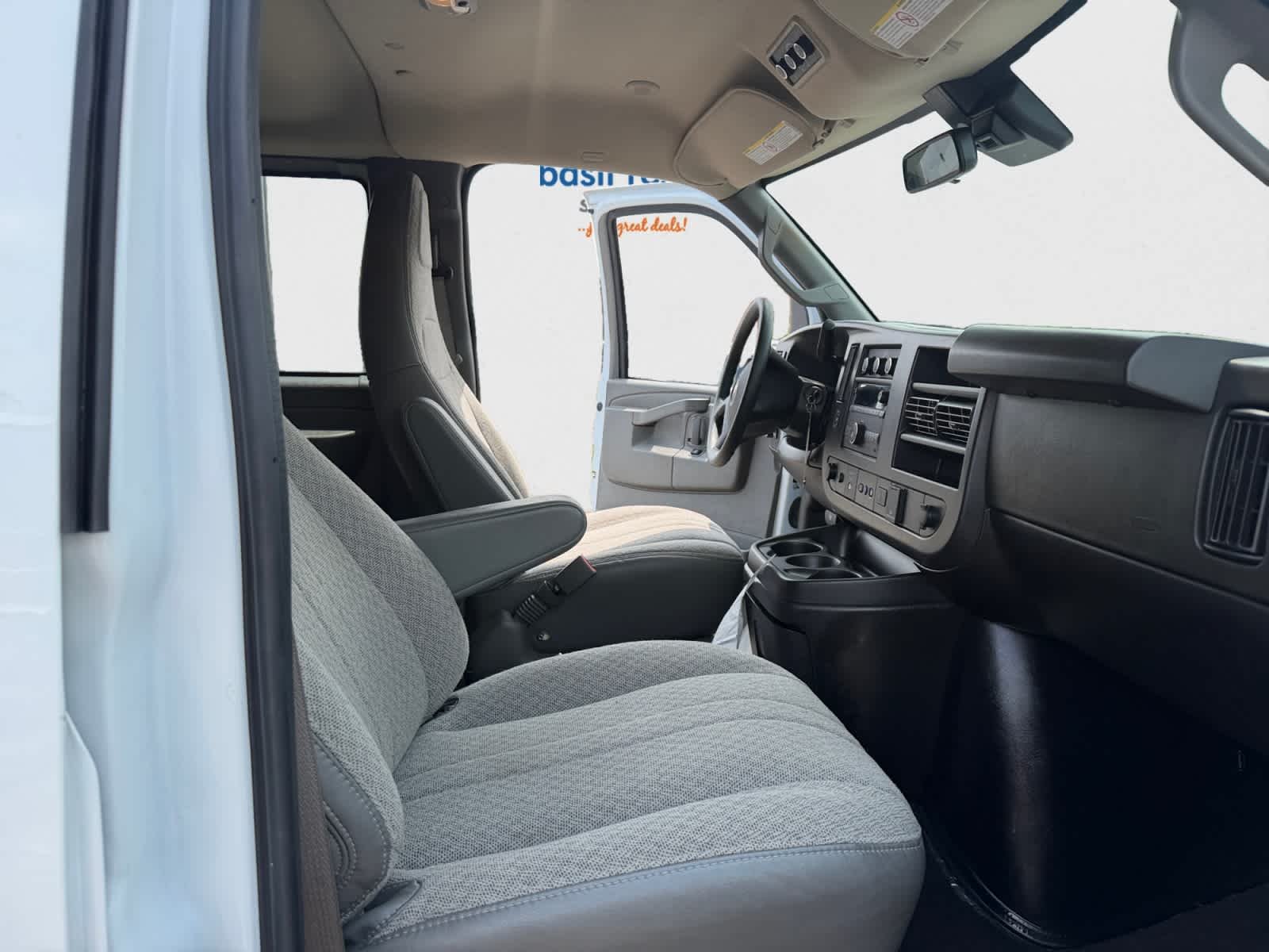 Used 2025 Summit White Chevrolet LT image 18