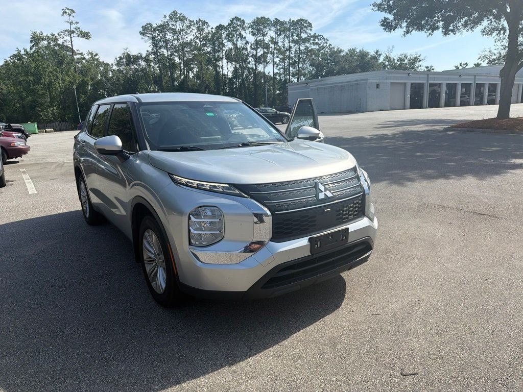 Used 2024  Mitsubishi ES image 1