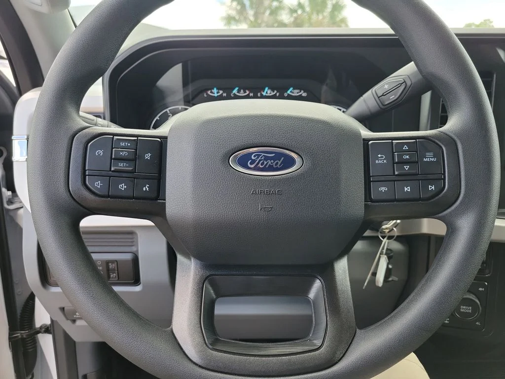 New 2026 Oxford White Ford F-350® XL image 18