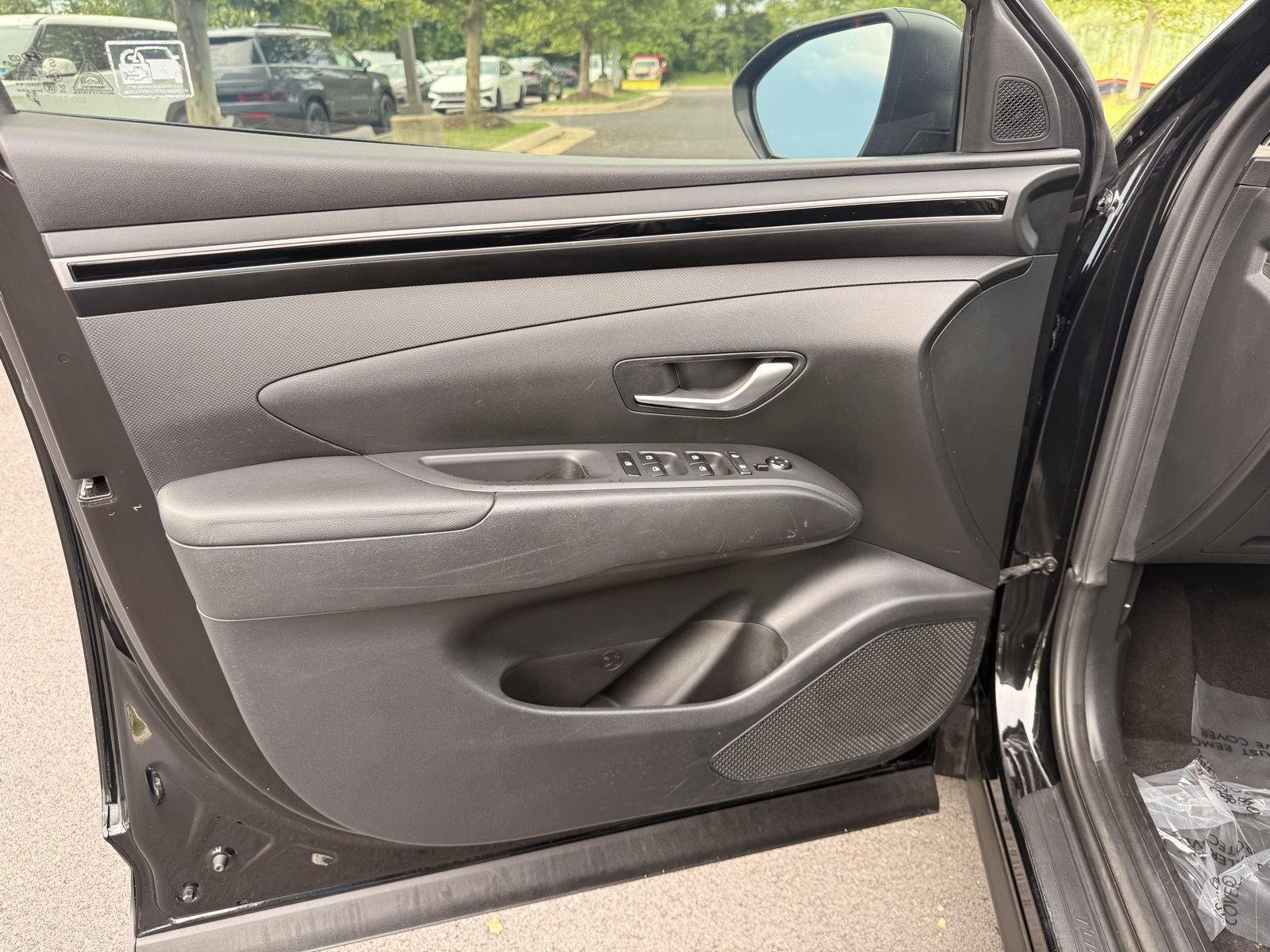 2022 Hyundai Tucson SE - Photo 12