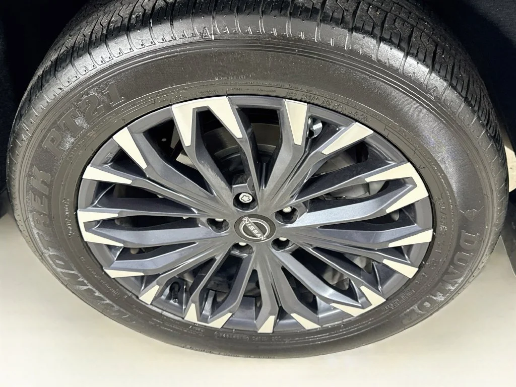 Used 2024 Gray Nissan Platinum image 40