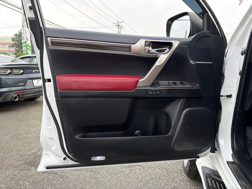 Used 2021 White Lexus 460 image 33