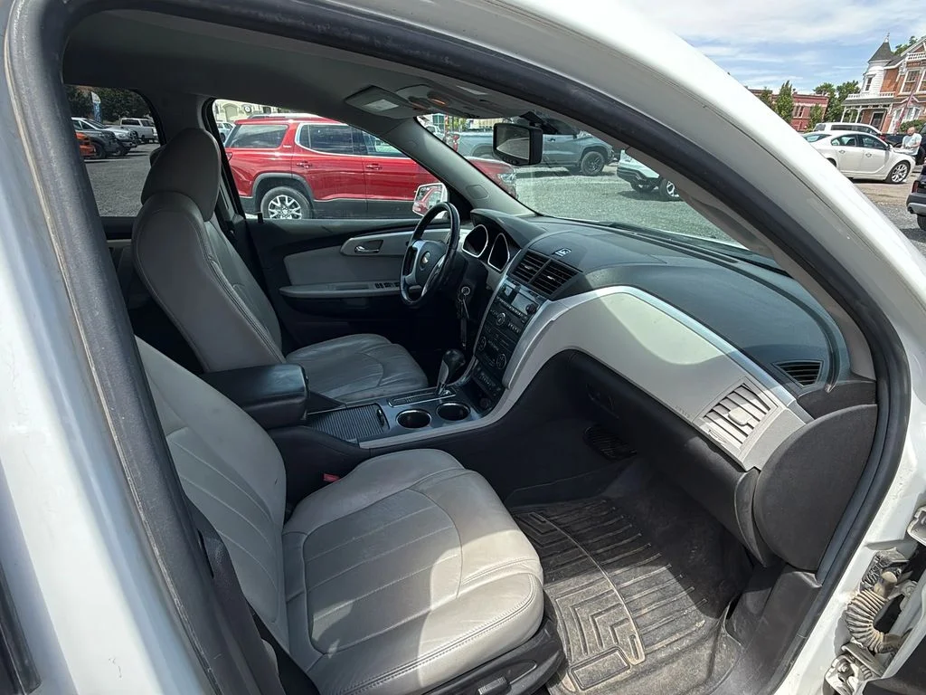 2011 Chevrolet Traverse LTZ - Photo 21