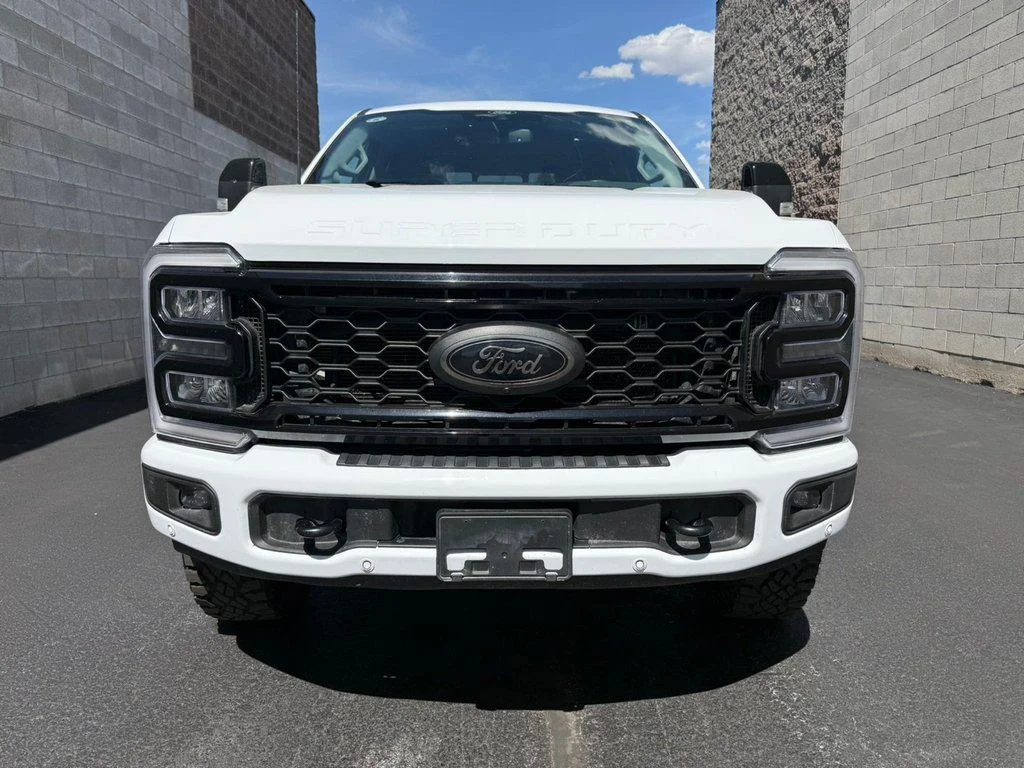 Used 2025 Oxford White Ford LARIAT 4WD CREW CAB 6.75 BOX image 2