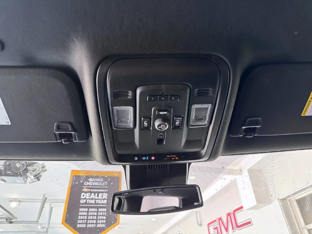 2024 GMC Yukon Denali - Photo 30