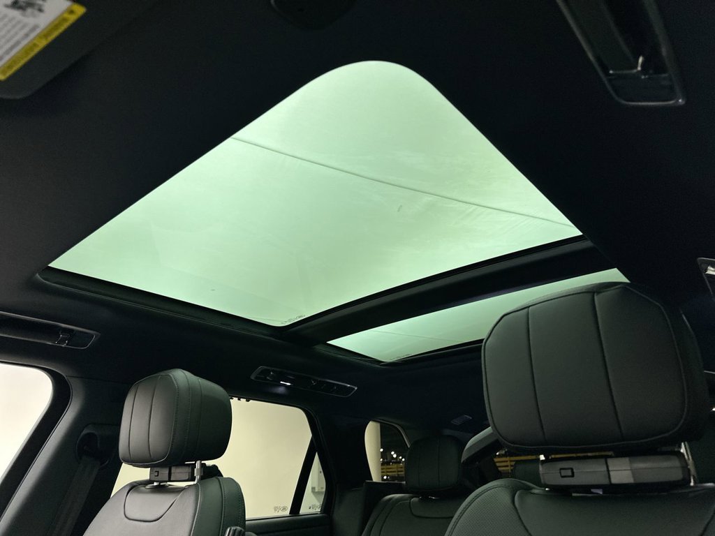 New 2027 Santorini Black Land Rover Dynamic SE image 11