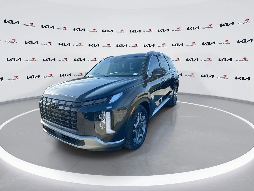 Used 2025 White Hyundai SEL Premium image 4