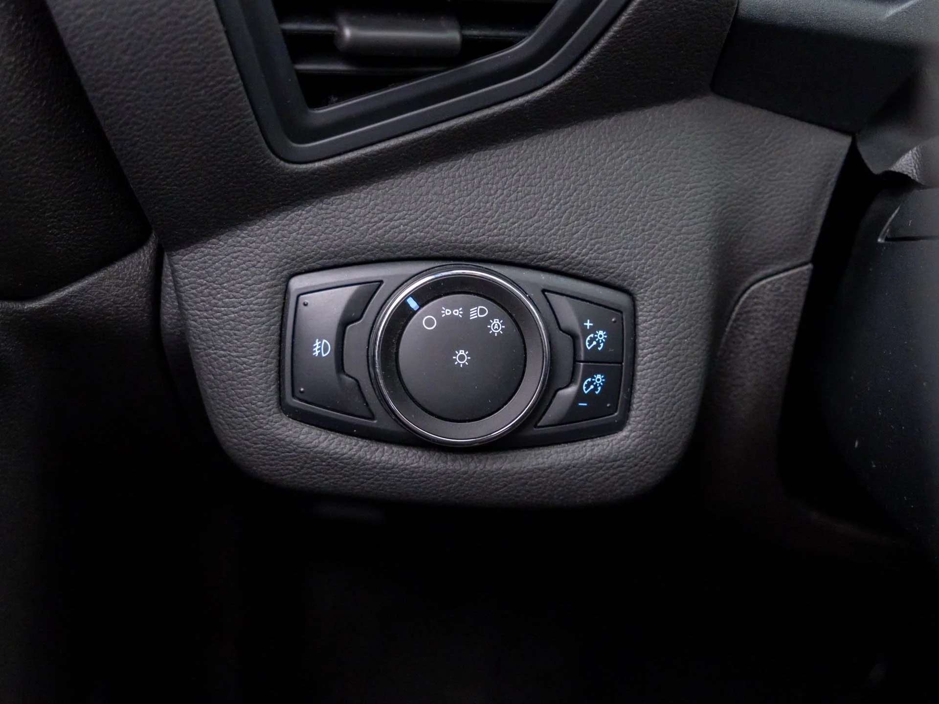 Used 2014 Red Ford SE image 23