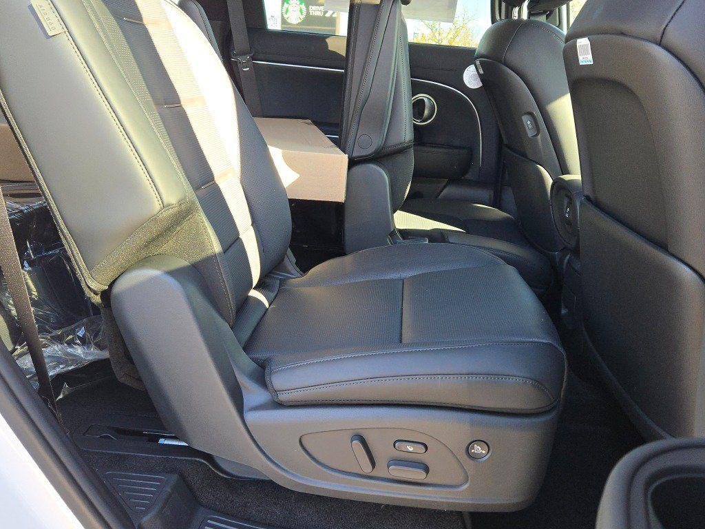 New 2026 White Hyundai Calligraphy AWD image 10
