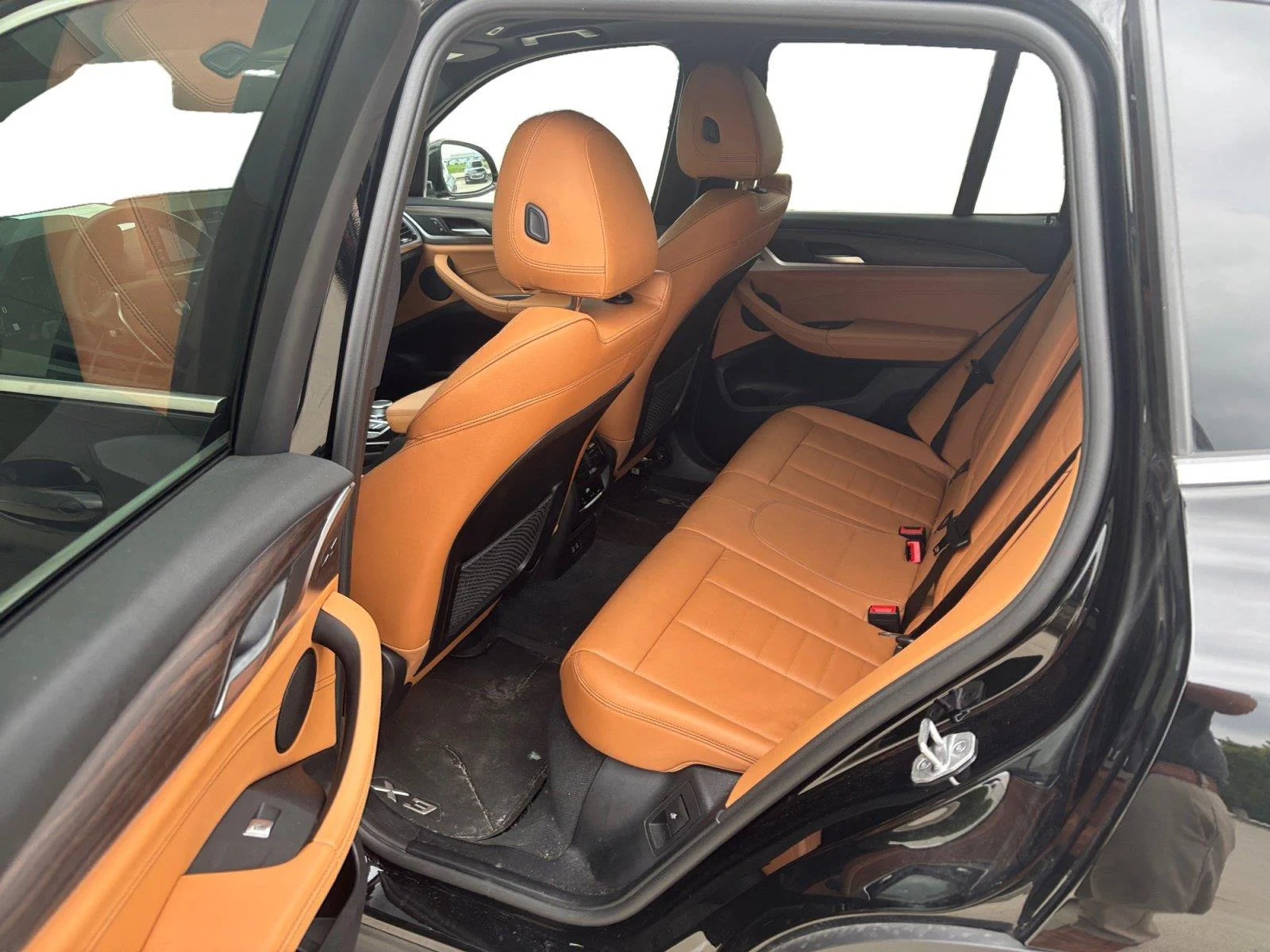 Used 2021 Jet Black BMW xDrive30e image 23