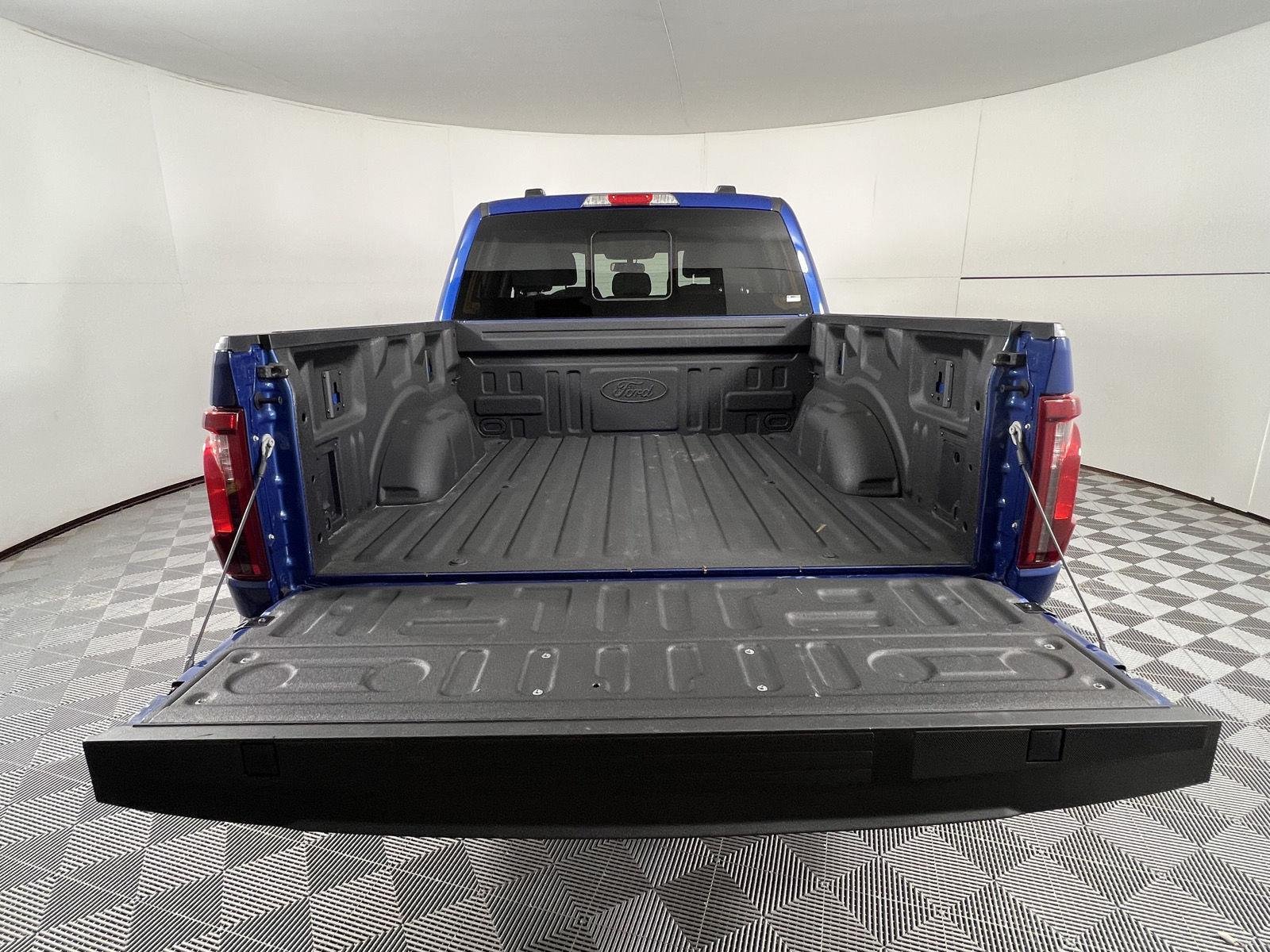 Used 2024 Atlas Blue Ford XLT image 21