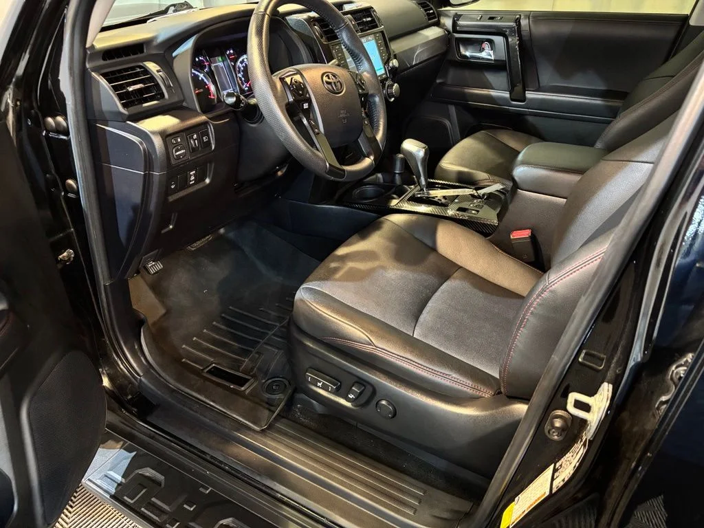 Used 2020 Midnight Black Metallic Toyota Venture image 6