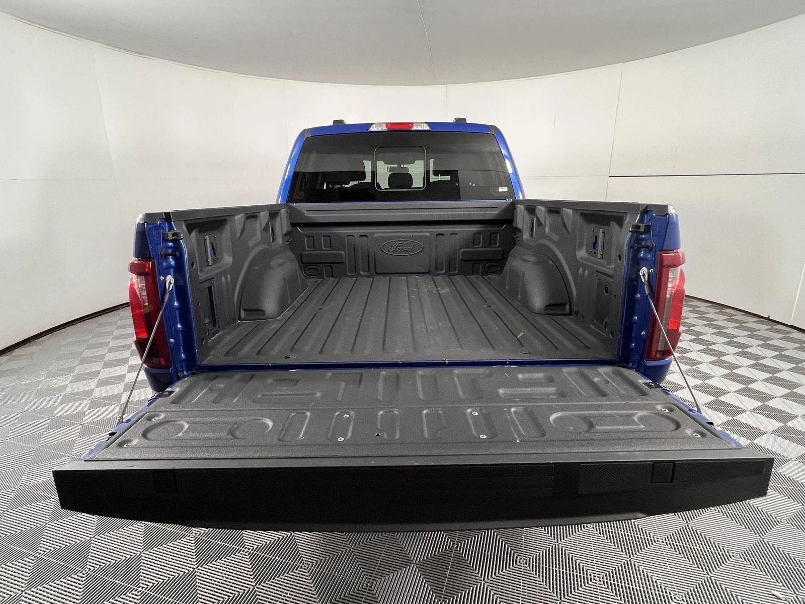Used 2024 Atlas Blue Ford XLT image 21