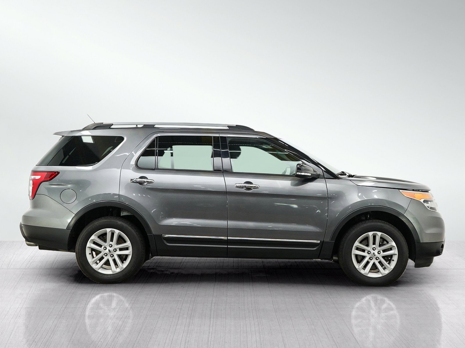 Used 2014 Sterling Gray Metallic Ford 4WD 4dr XLT image 6