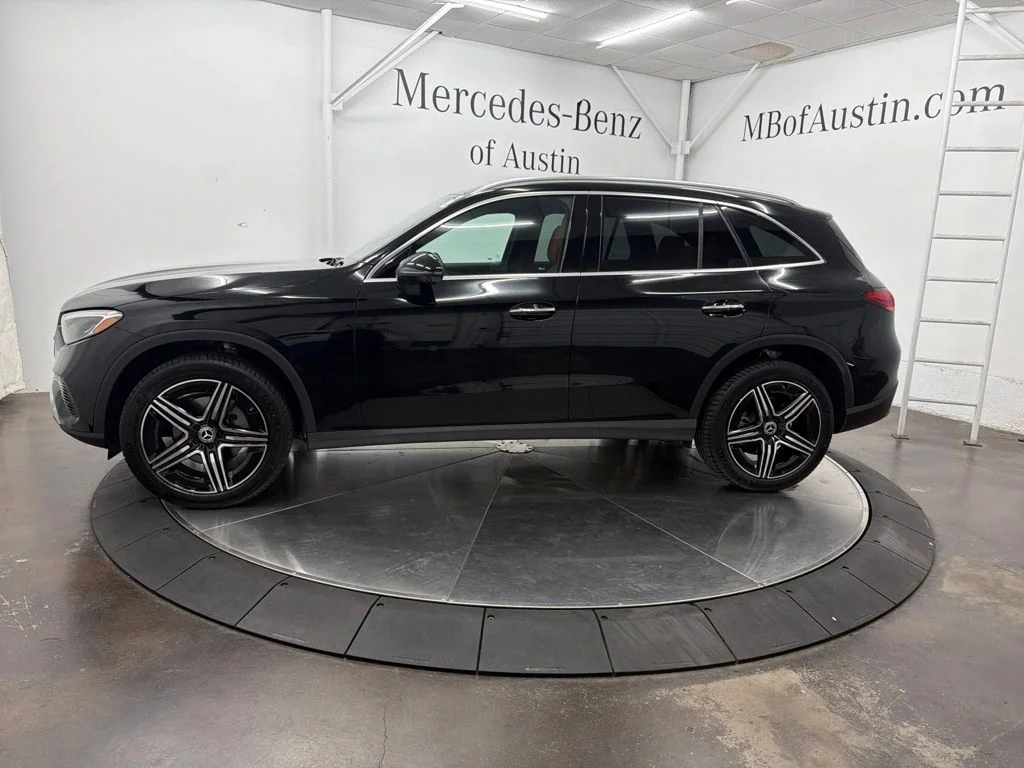 New 2027 Black Mercedes-Benz GLC 300 image 4
