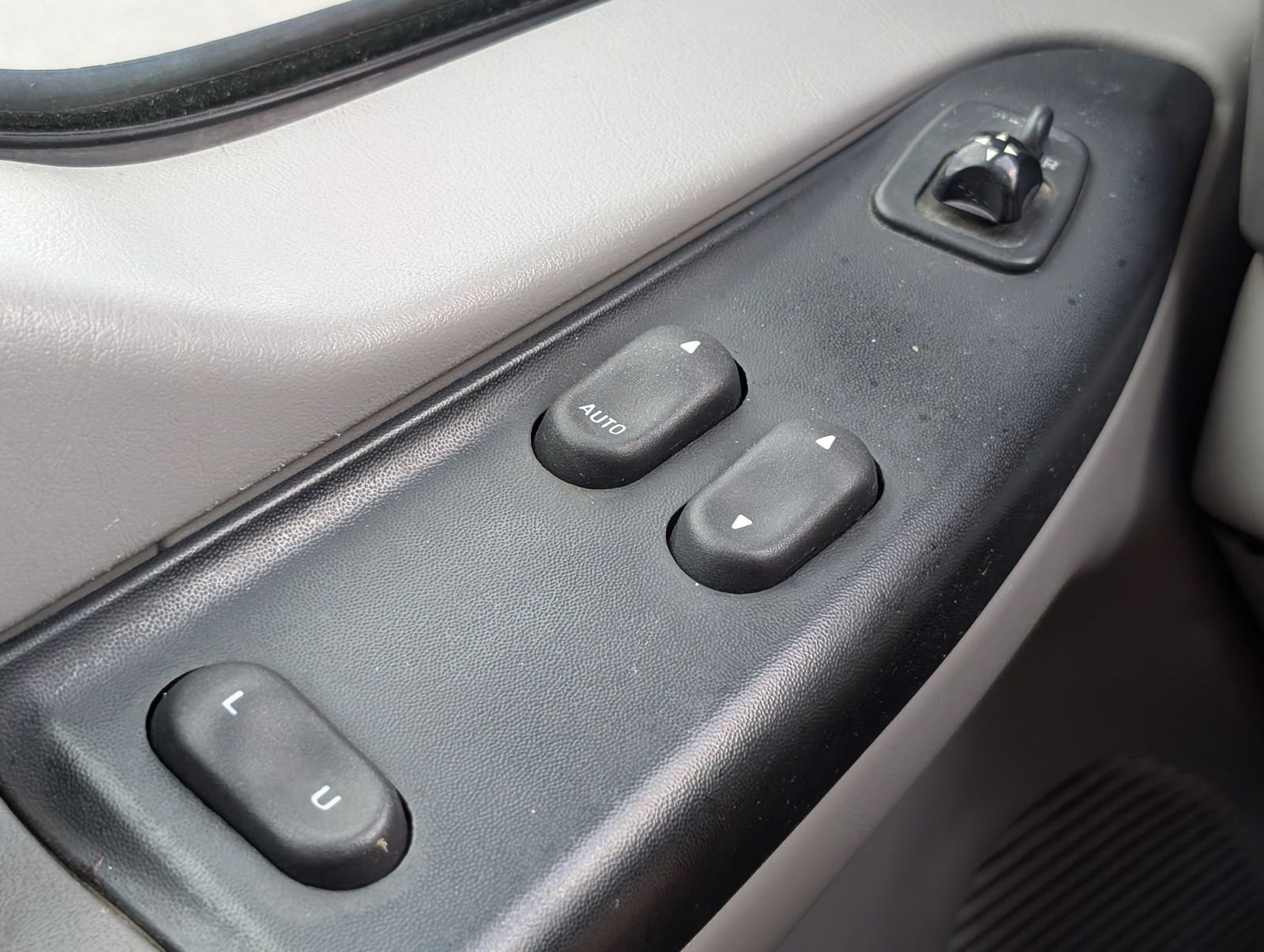 Used 1999 Green Ford XL image 19