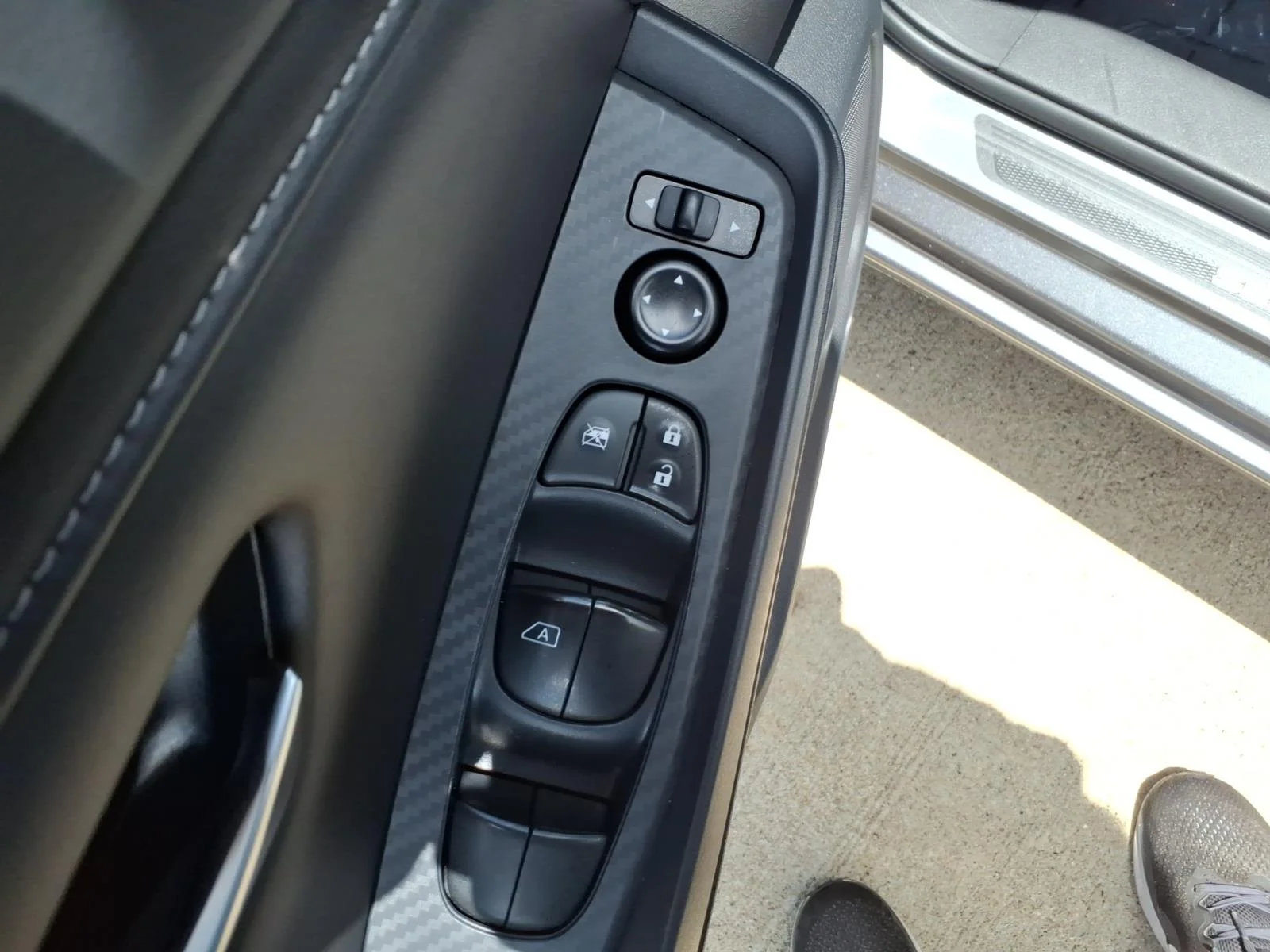 Used 2025 Gun Metallic Nissan SV image 17