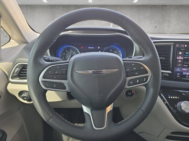 Used 2022 Black Chrysler Touring L image 21