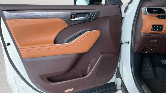 Used 2020 White Toyota Platinum image 19