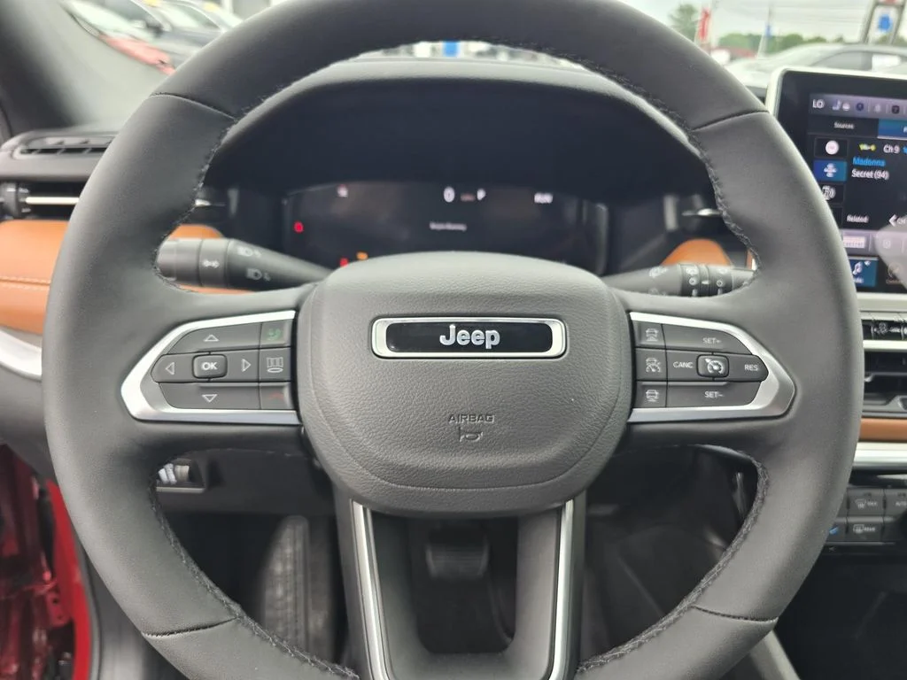 Used 2025 Red Hot Pearlcoat Jeep Limited image 11