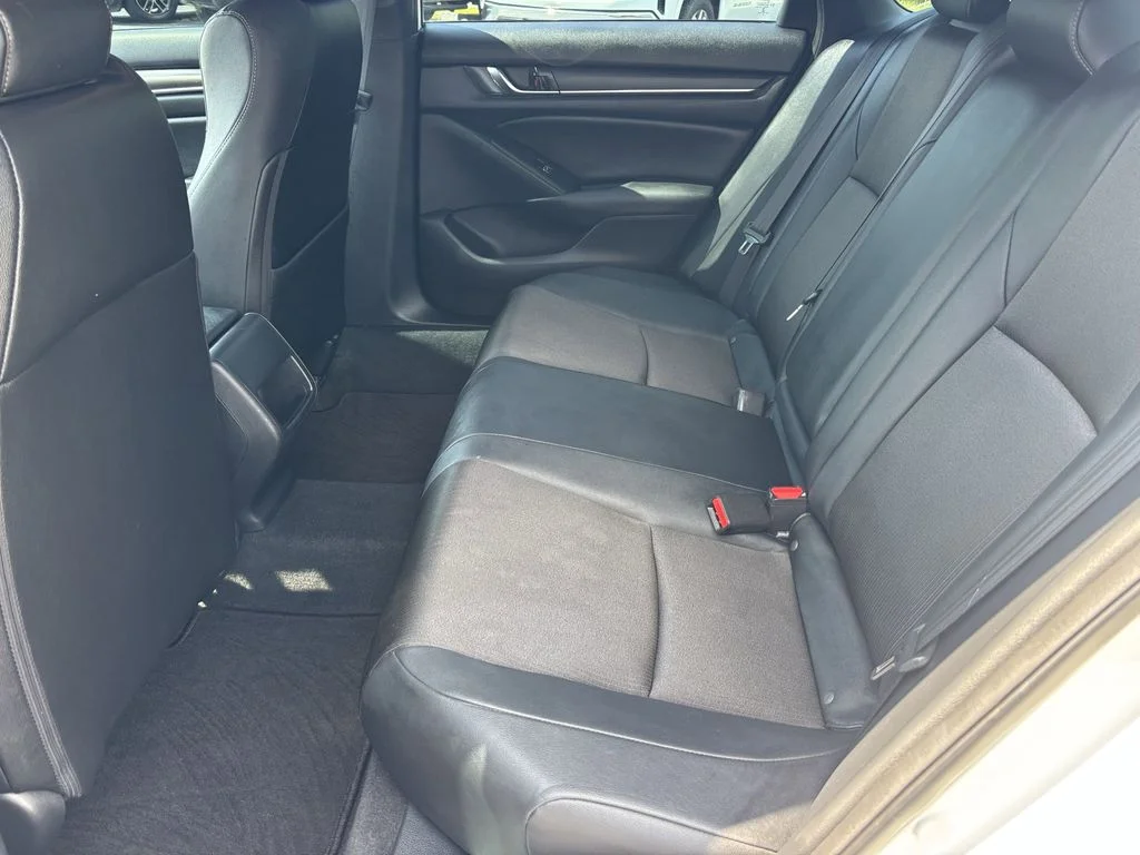 Used 2019  Honda Sport image 18