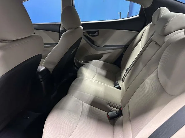 Used 2015 Quartz White Pearl Hyundai SE image 17