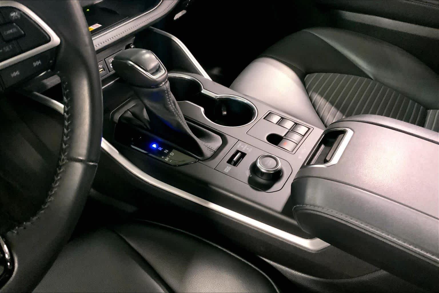 Used 2023 Wind Chill Pearl Toyota XSE image 17