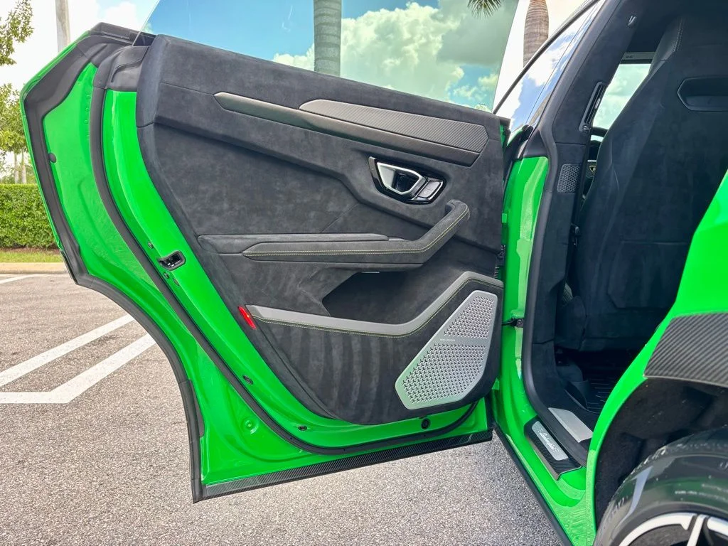 Used 2024 Green Lamborghini Performante image 20