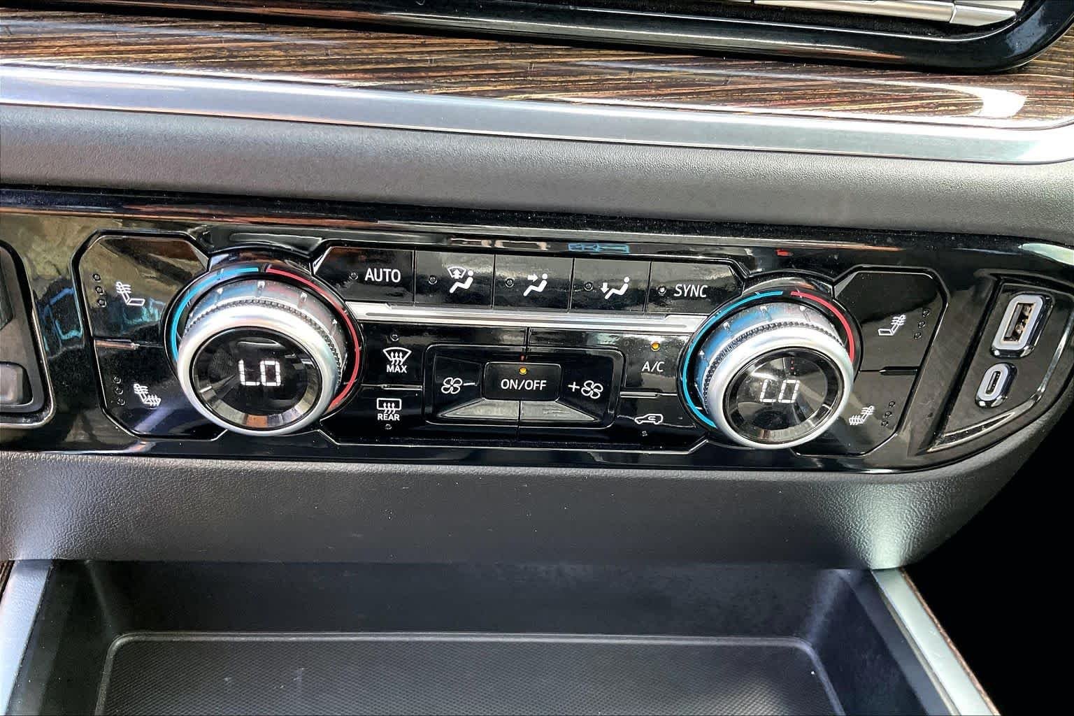 Used 2025 Downpour Metallic GMC Elevation image 33