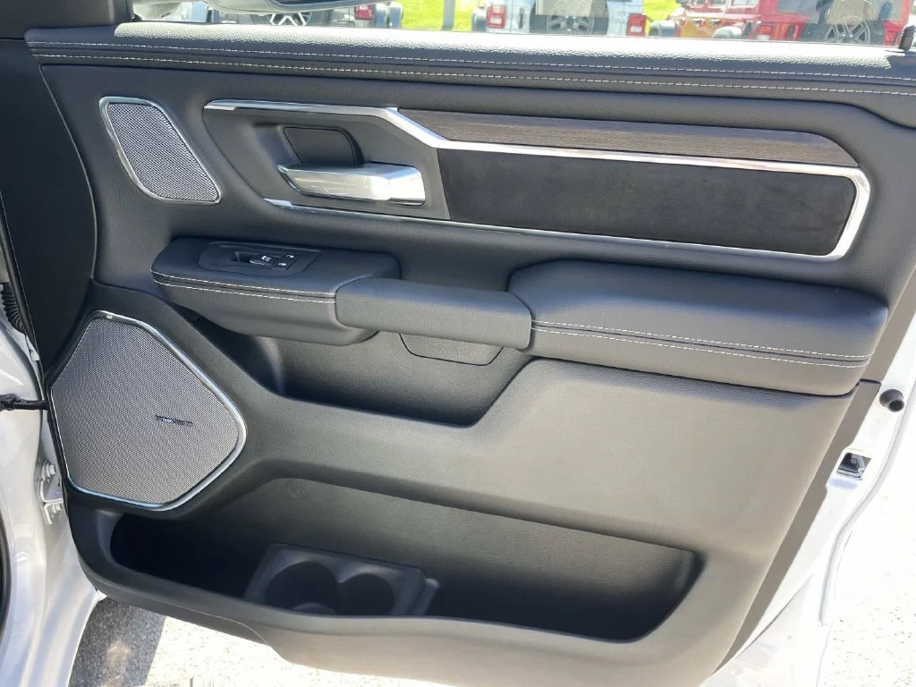 New 2027 Bright White Clear-Coat Exterior Paint RAM Laramie image 25