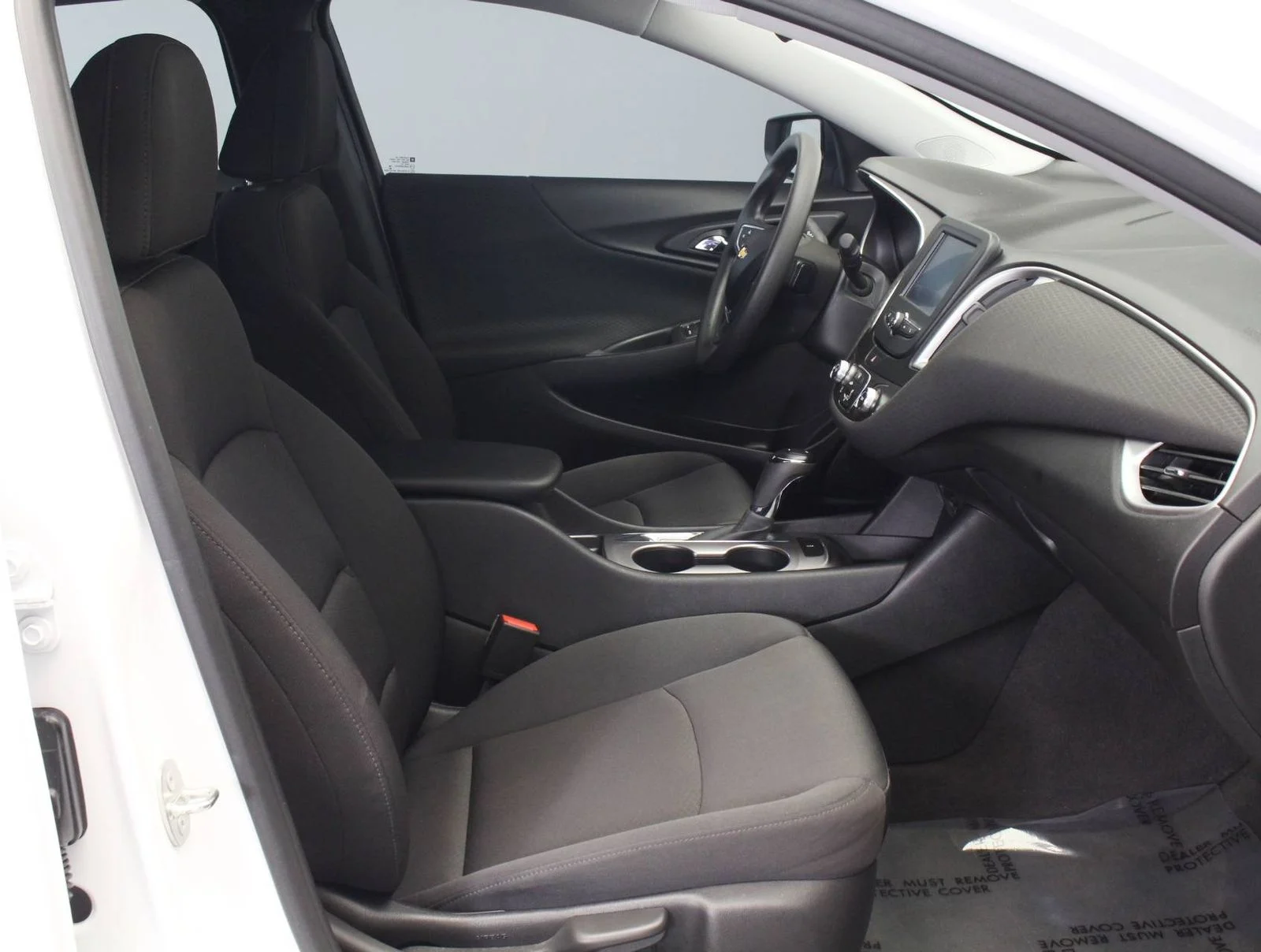Used 2018 White Chevrolet LS image 27