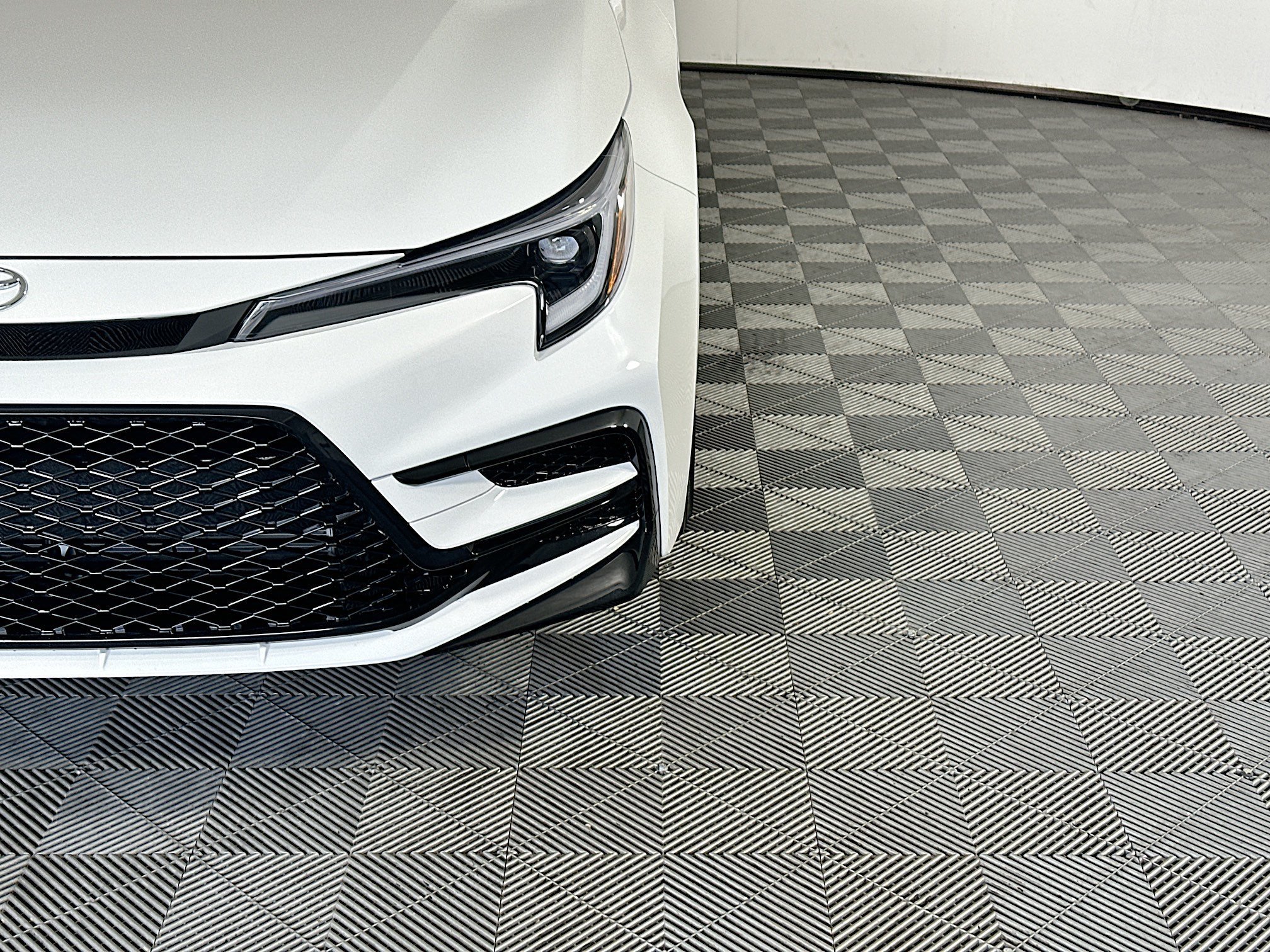 New 2026 Ice Cap Toyota Hybrid SE image 9