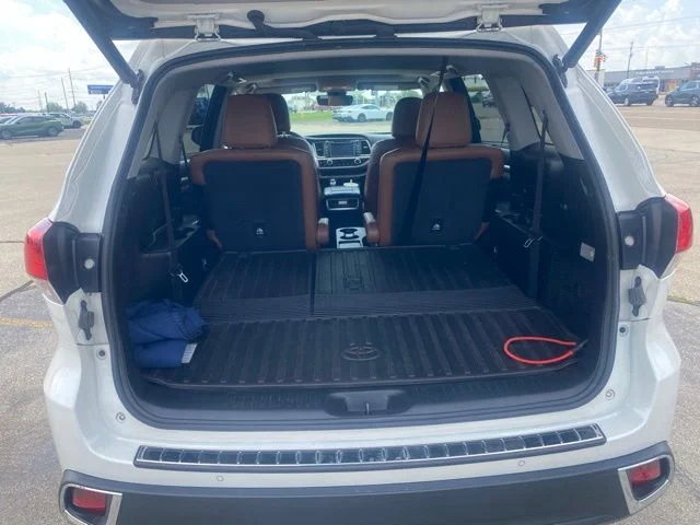 Used 2018 Blizzard Pearl Toyota Limited image 6